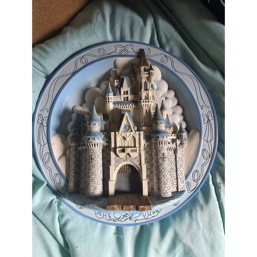 Walt Disney World Parks 3D Cinderella's Castle Collector Wall Plate